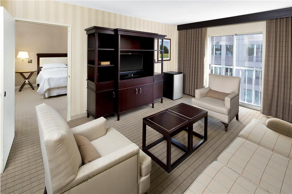 Sheraton Raleigh Hotel Oda fotoğraf